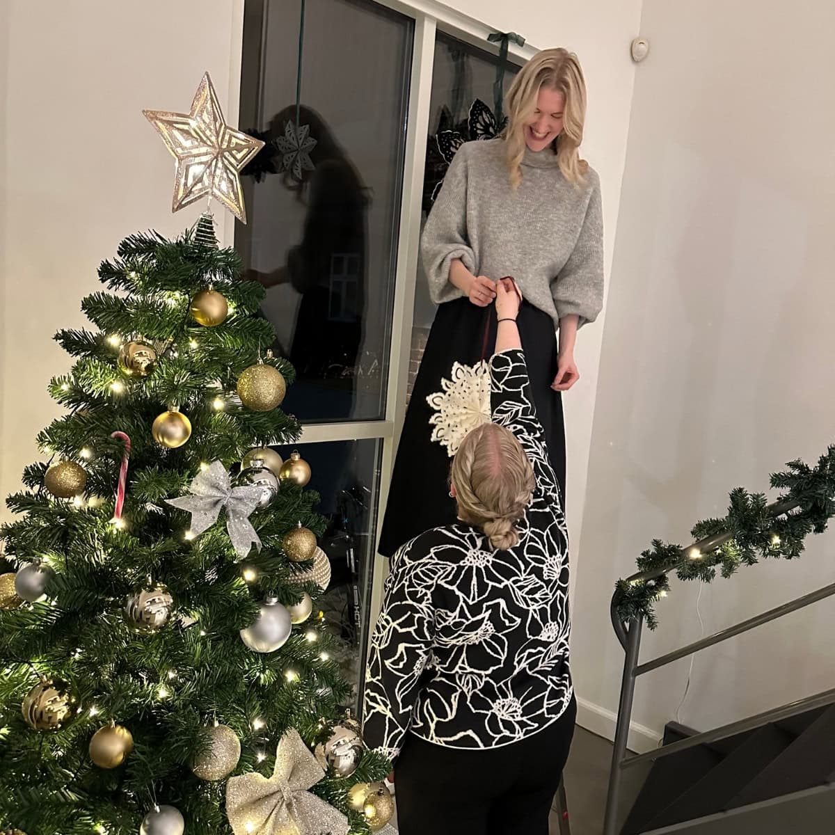 Om os 18 2024 - Juleoppyntning af kontoret